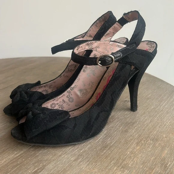 BETSEYVILLE by Betsey Johnson Black Lace Peep Toe Bow Heels Shoes Size 8.5” - Picture 4 of 17